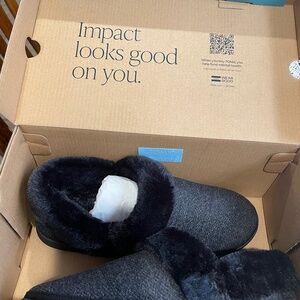 TOMS Black Cozy Slippers,  Women's Size 8